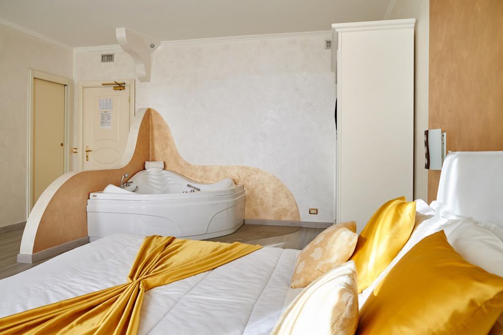 Hotel Villa Delle Ortensie Sant'Omobono Imagna Εξωτερικό φωτογραφία